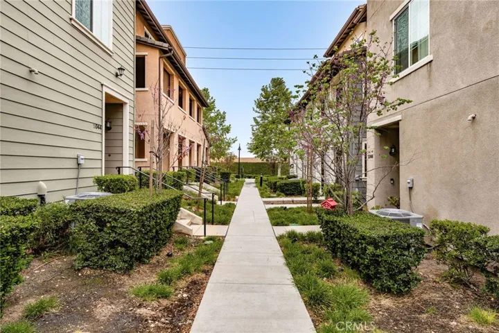 1052 Newberry Lane, Claremont, California 91711