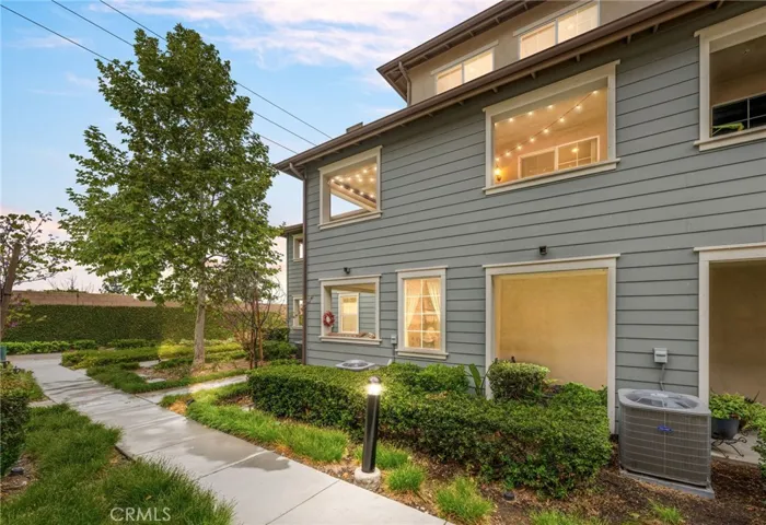 1052 Newberry Lane, Claremont, California 91711