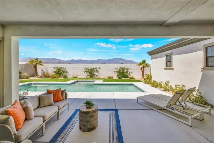 49901 Crescent Passage - Covered Patio