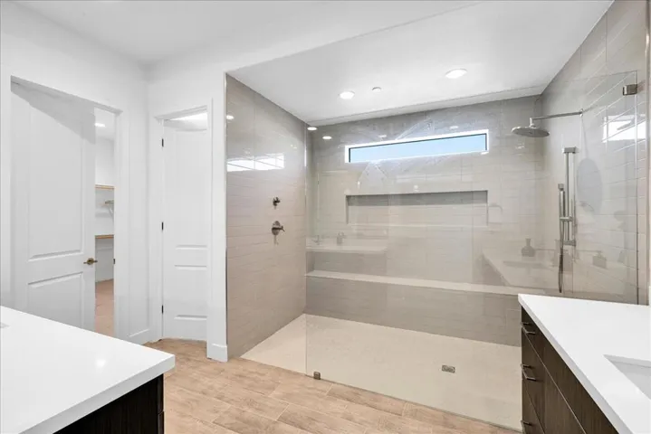 49901 Cres Passage - Primary Bdrm Bath