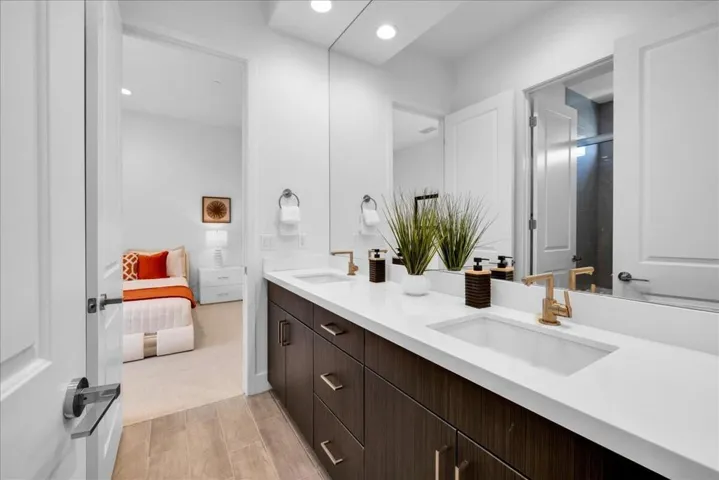 49901 Cres Passage - Bdrms 3 & 4 Bath