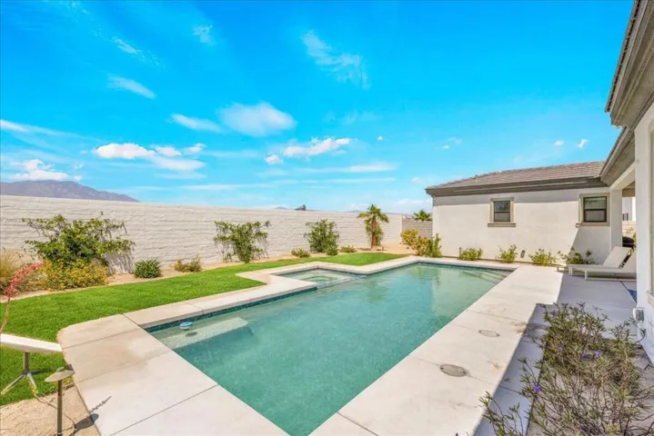 49901 Crescent Passage - Pool & Spa