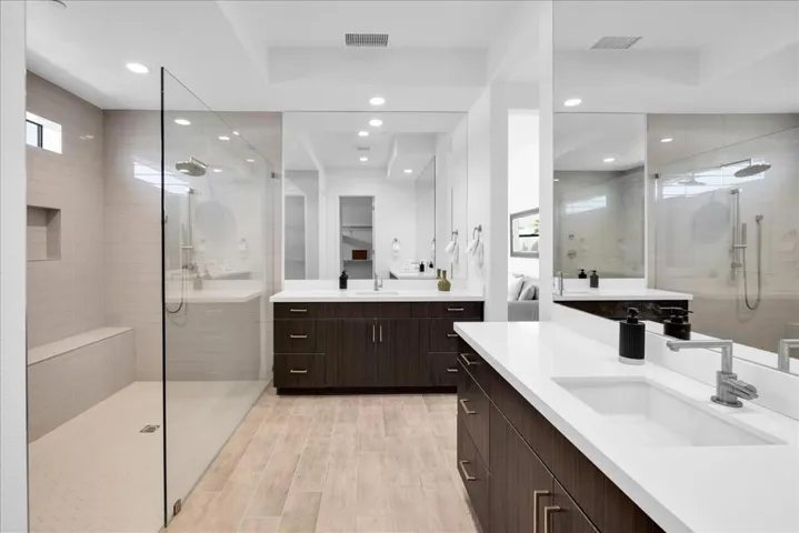 49901 Cres Passage - Primary Bdrm Bath