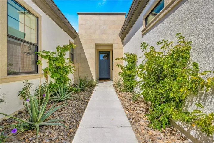 49901 Cres Passage - Front Courtyard