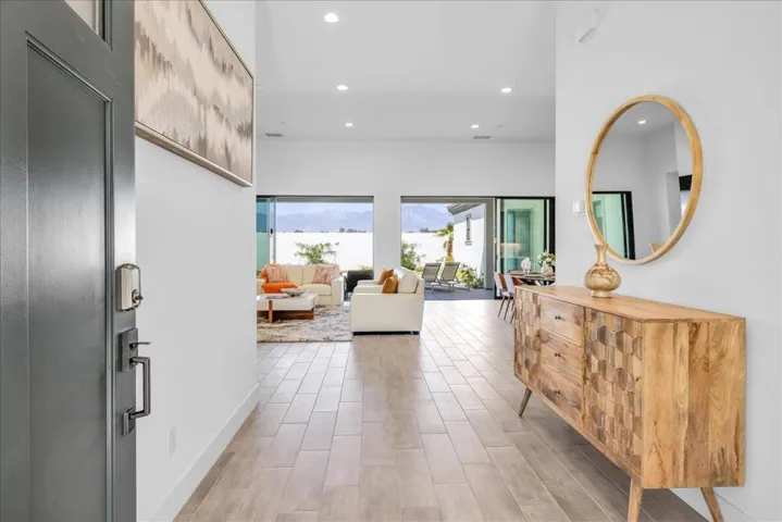 49901 Cres Passage - Foyer
