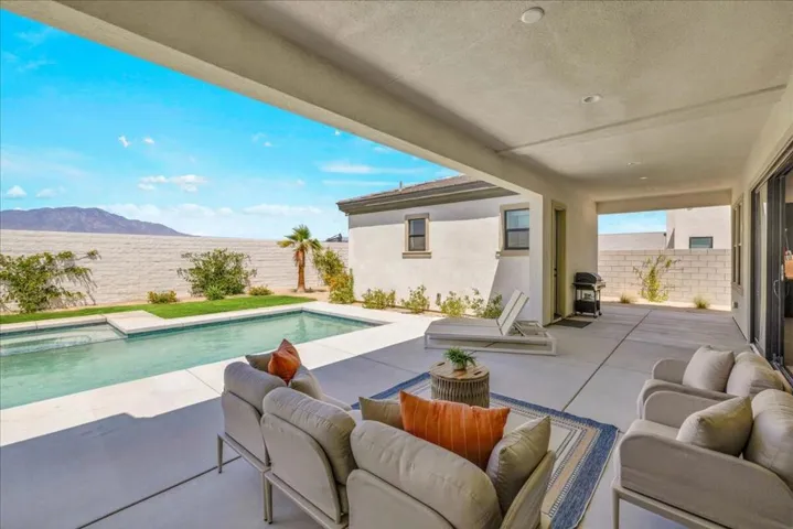 49901 Crescent Passage - Covered Patio