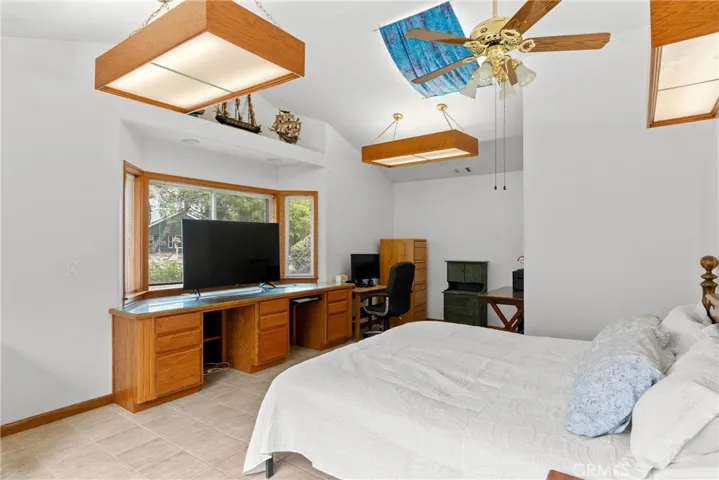 Bedroom 5 with built-in desk