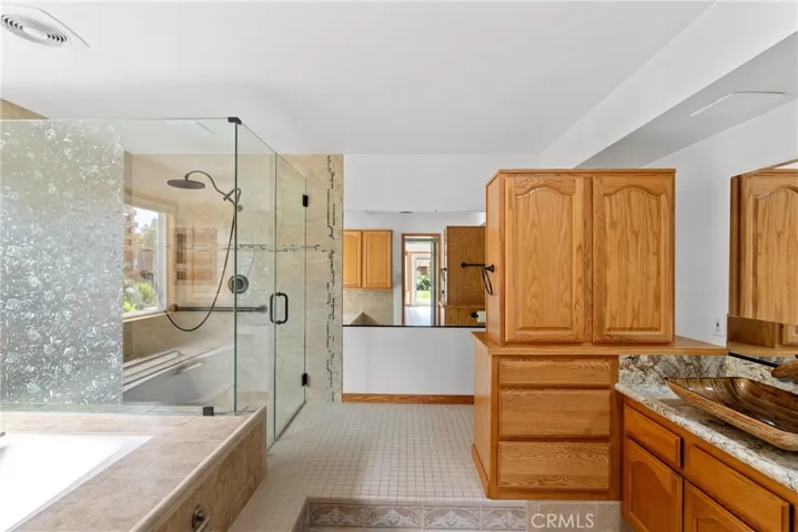Primary #2 ensuite