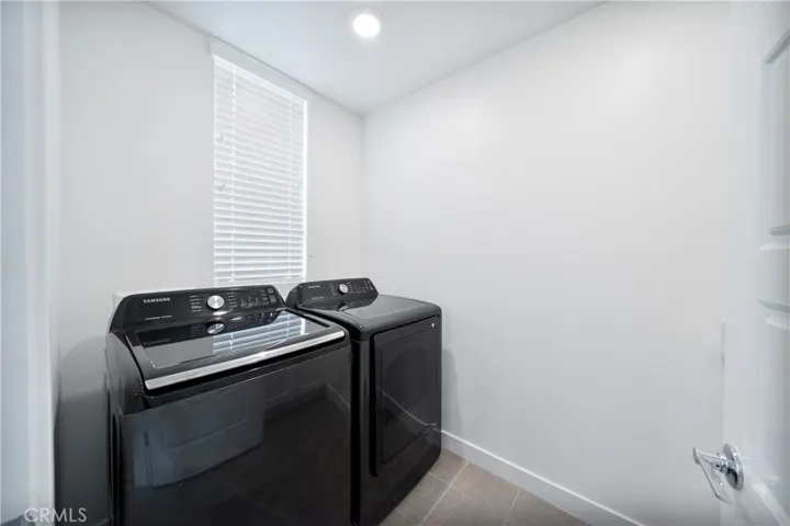 Main level laundry room with gas hook ups.