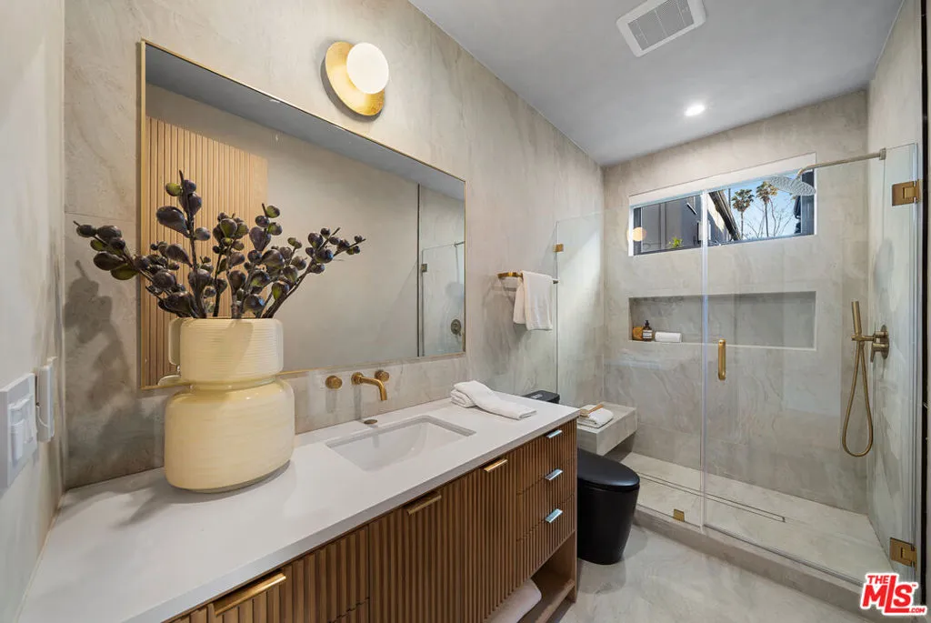 1717 Courtney Avenue, Los Angeles, California 90046 home-pic-13