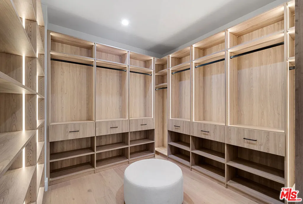 1717 Courtney Avenue, Los Angeles, California 90046 home-pic-30