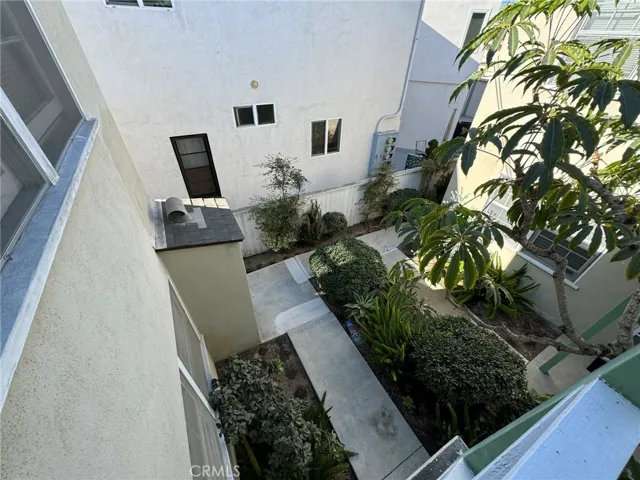 5290 E Division Street, Long Beach, California 90803