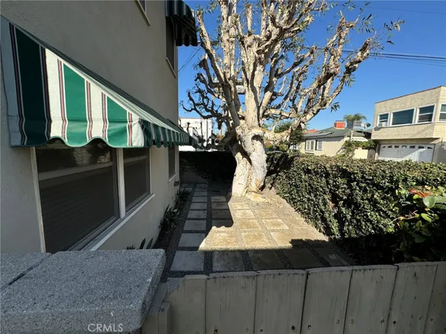 5290 E Division Street, Long Beach, California 90803