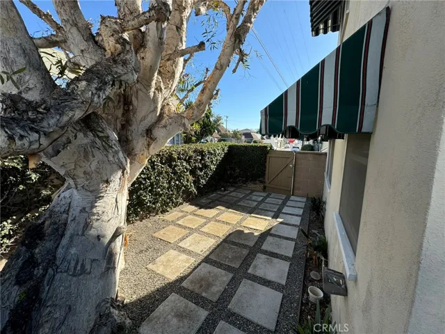 5290 E Division Street, Long Beach, California 90803