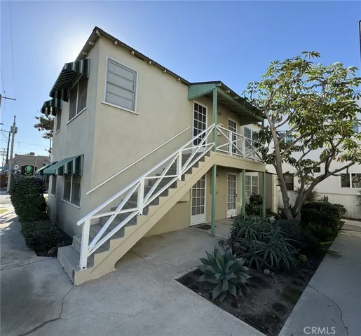 5290 E Division Street, Long Beach, California 90803
