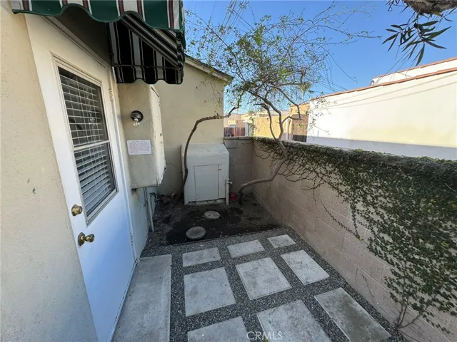 5290 E Division Street, Long Beach, California 90803