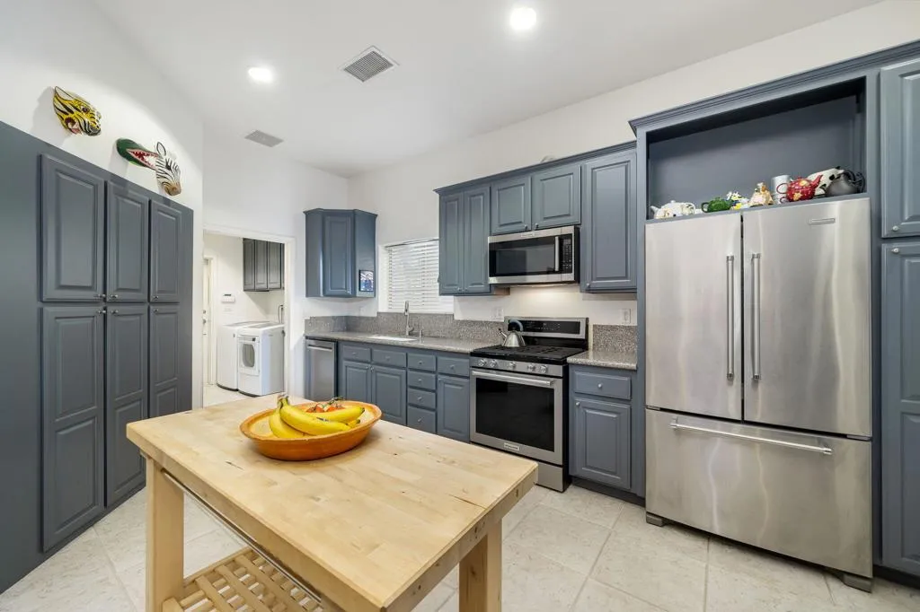 8963 Warwick Drive, Desert Hot Springs, California 92240 home-pic-17