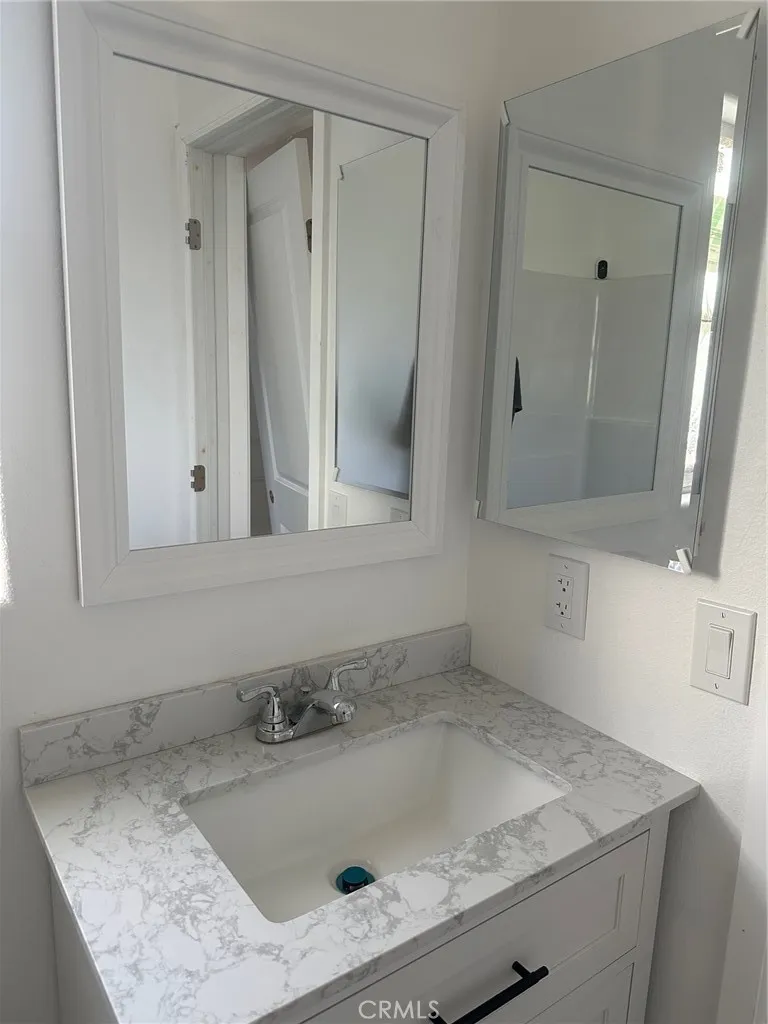 395 Oakhurst Drive, San Jacinto, California 92583 home-pic-2