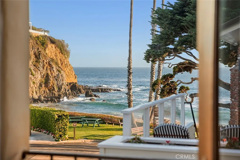 64 Emerald Bay, Laguna Beach, California 92651 home-pic-13
