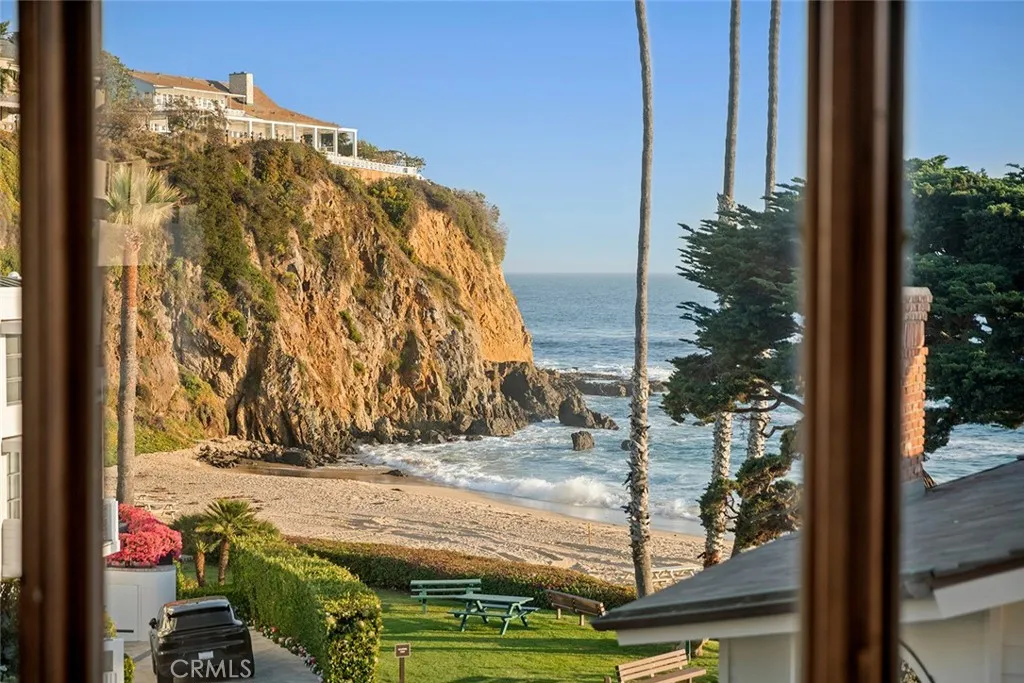 64 Emerald Bay, Laguna Beach, California 92651 home-pic-18