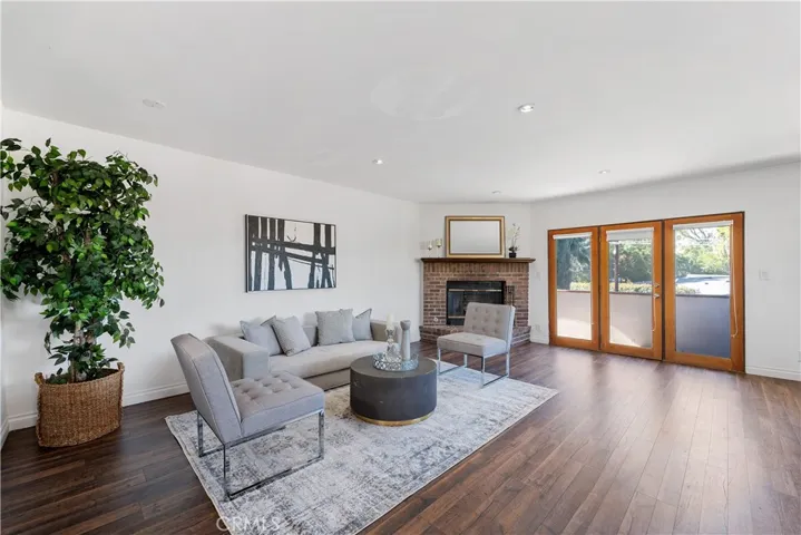 22540 Cass Avenue, Woodland Hills, California 91364