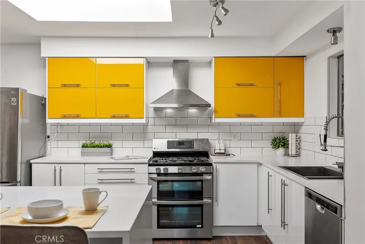 22540 Cass Avenue, Woodland Hills, California 91364