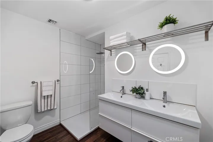 22540 Cass Avenue, Woodland Hills, California 91364