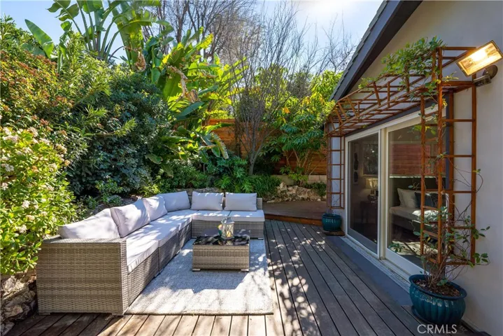 22540 Cass Avenue, Woodland Hills, California 91364