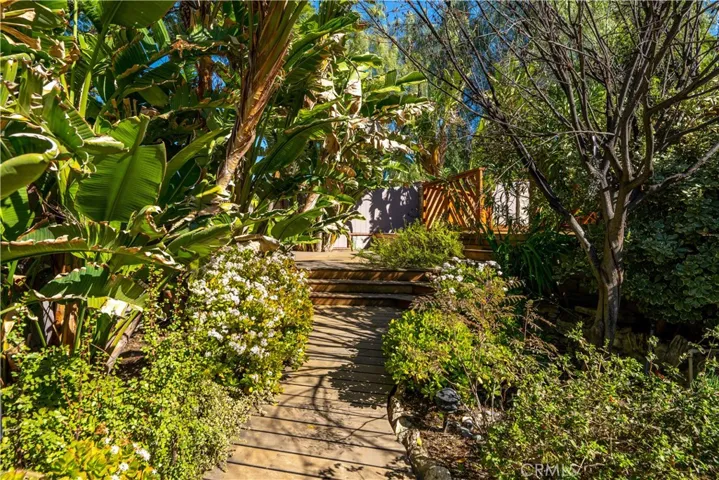 22540 Cass Avenue, Woodland Hills, California 91364