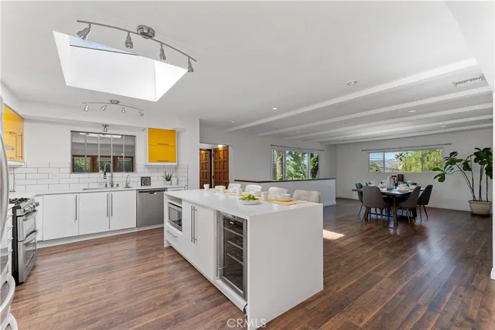 22540 Cass Avenue, Woodland Hills, California 91364