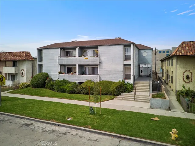 7025 Vassar Avenue, Canoga Park, California 91303