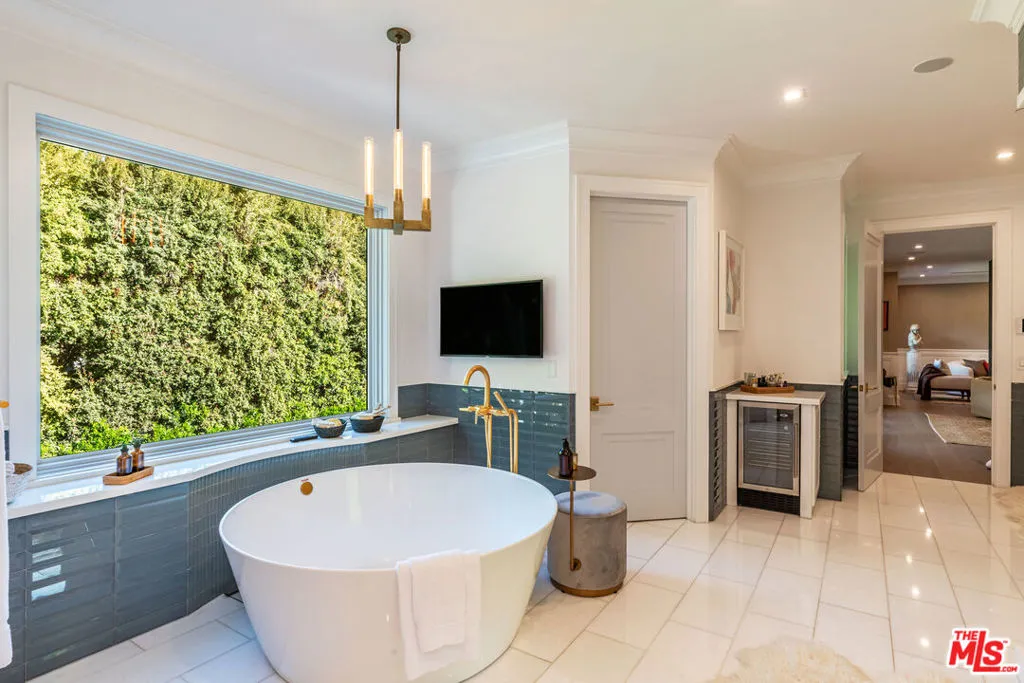 1000 N Norman Place, Los Angeles, California 90049 home-pic-22