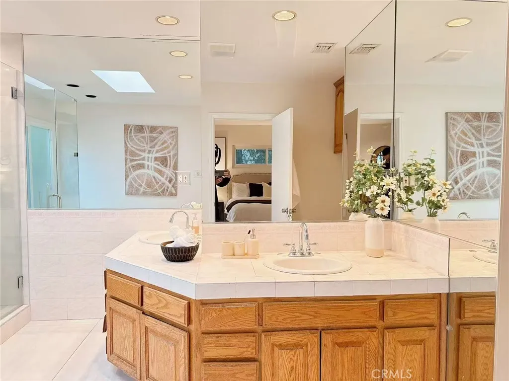 124 N Le Doux Road, Beverly Hills, California 90211 home-pic-10