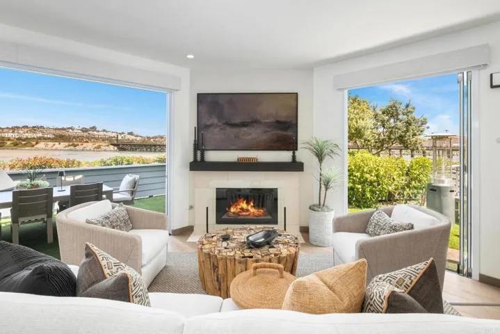 2923 Sandy Pointe 8, Del Mar, California 92014