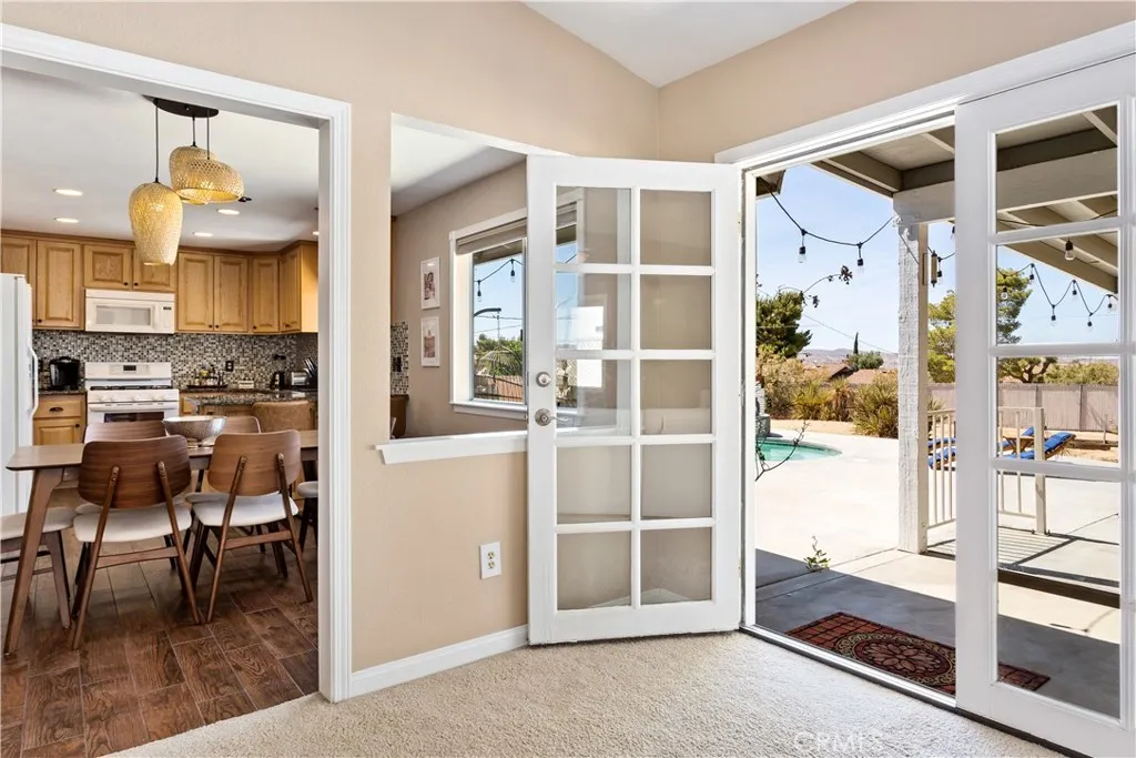 58338 Desert Gold Drive, Yucca Valley, California 92284 home-pic-9