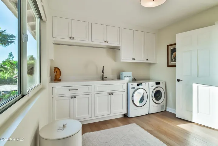 eStairs Landing and Laundry4