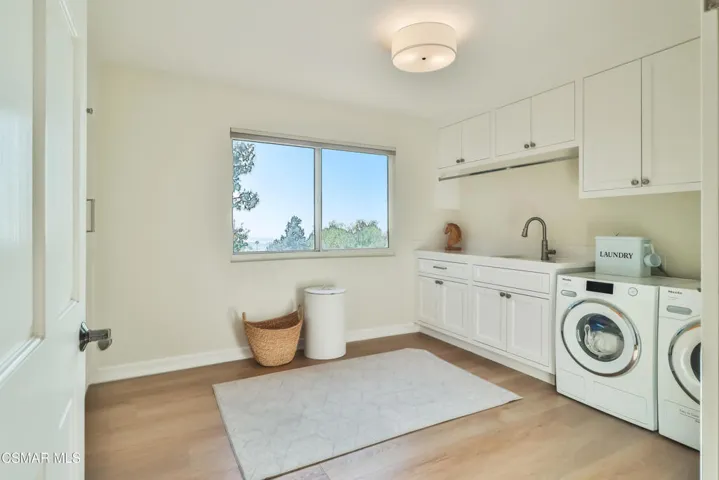 eStairs Landing and Laundry3