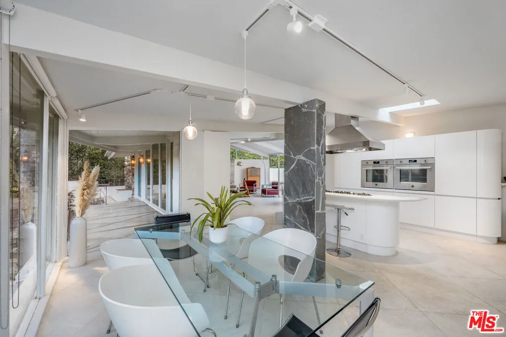 3027 Franklin Canyon Drive, Beverly Hills, California 90210 home-pic-24