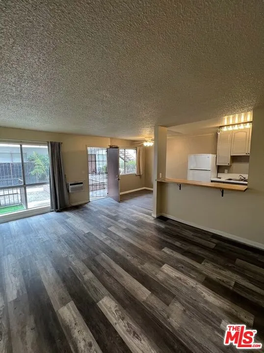 13050 Dronfield Avenue 7, Sylmar, California 91342 home-pic-1