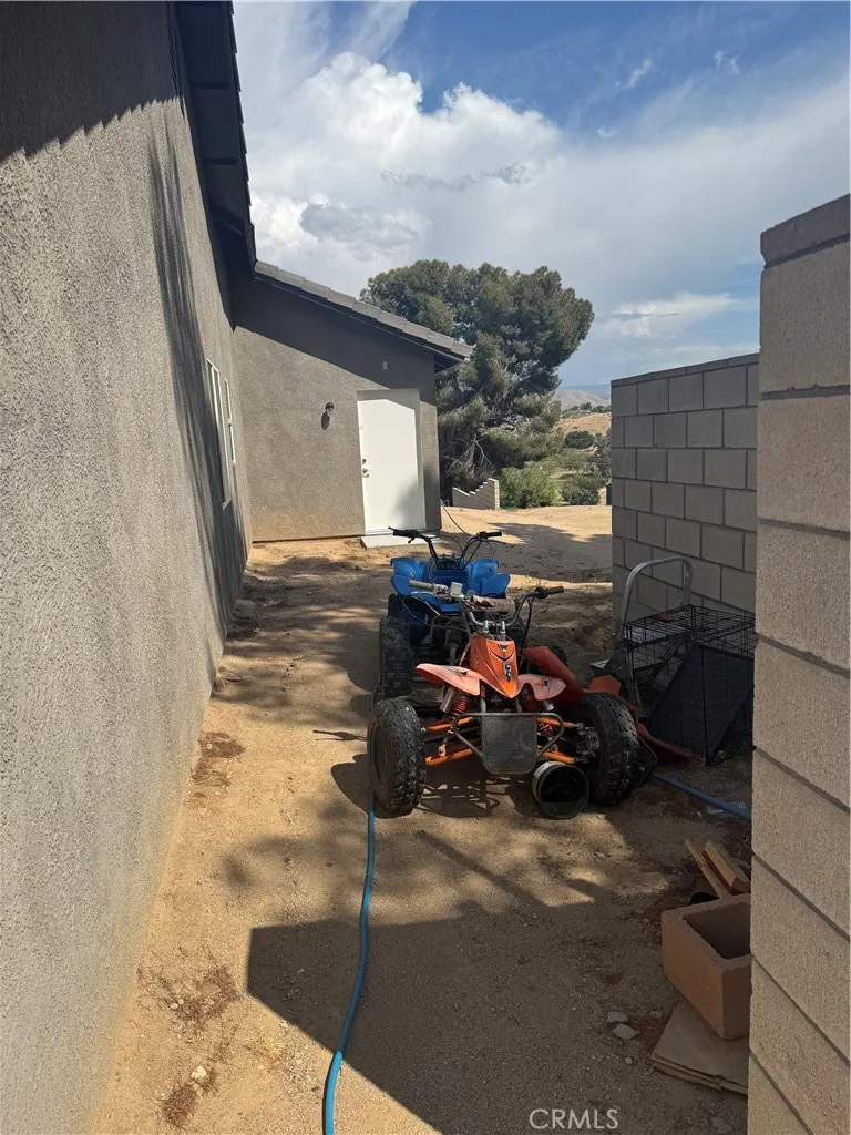 17366 Buckthorn Avenue, Hesperia, California 92345 home-pic-14