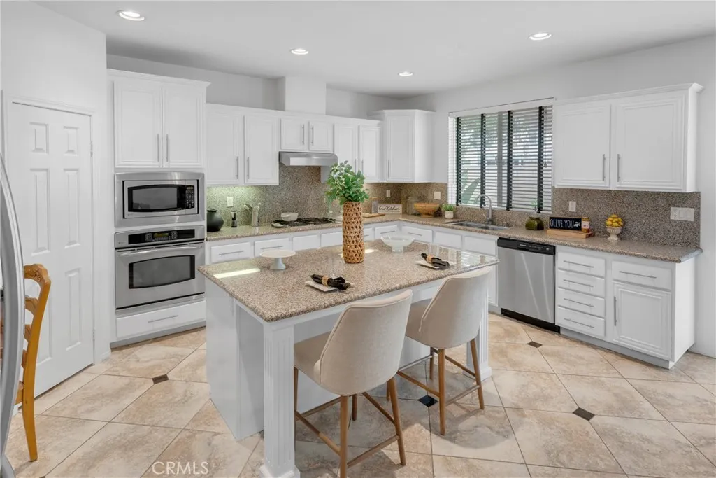 33736 Emerald Creek Court, Temecula, California 92592 home-pic-18