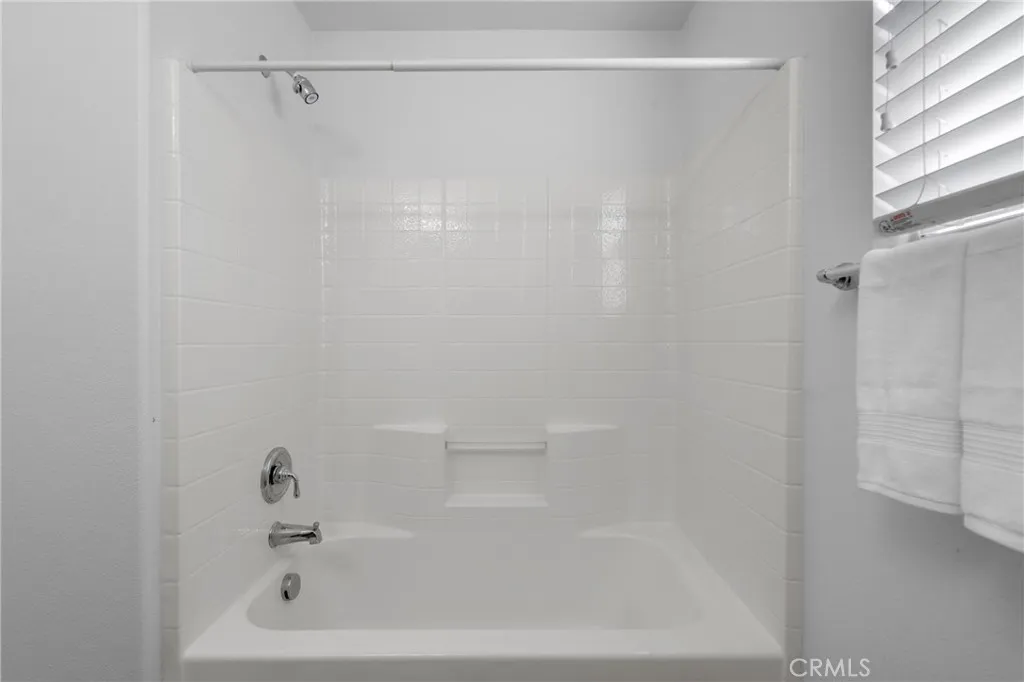 33736 Emerald Creek Court, Temecula, California 92592 home-pic-27