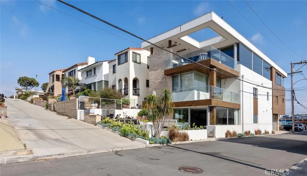 216 13th Street, Manhattan Beach, California 90266, 5 Bedrooms Bedrooms, ,5 BathroomsBathrooms,Residential Lease,For Rent,13th,SB25093362