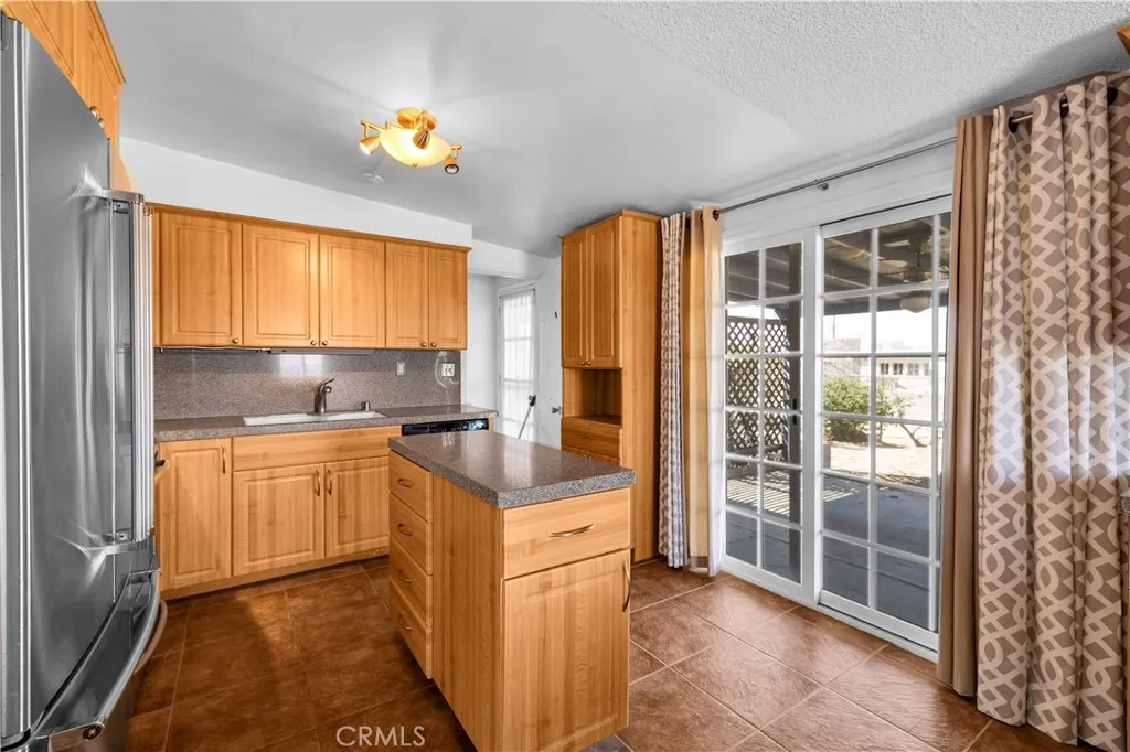 5304 Morongo Road, 29 Palms, California 92277 home-pic-10