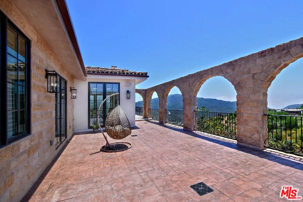 33182 Mulholland Highway, Malibu, California 90265 home-pic-0