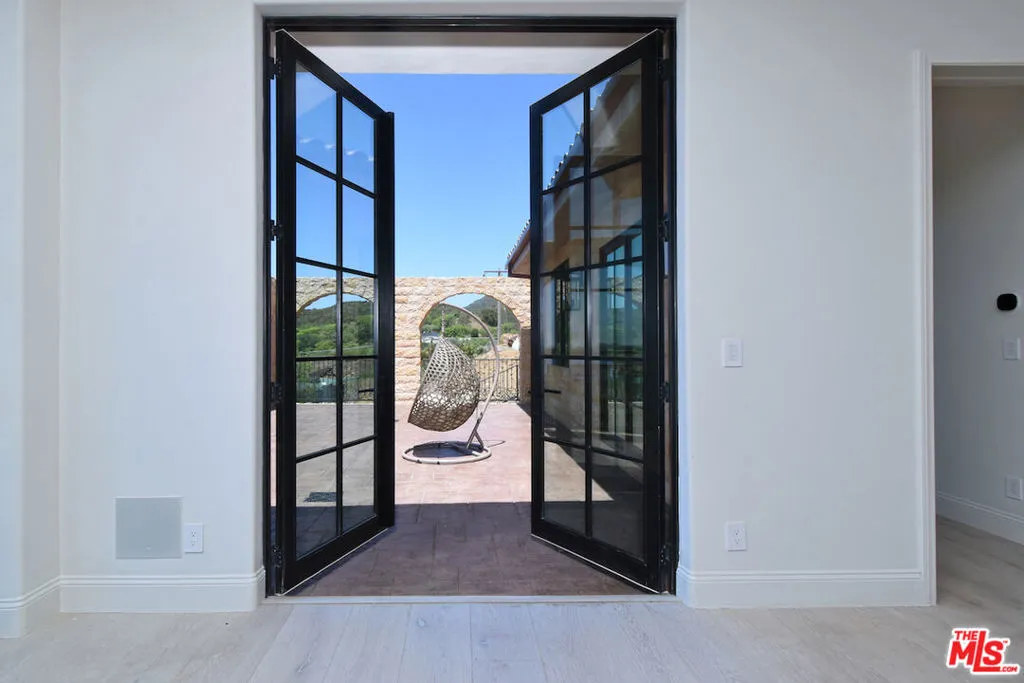 33182 Mulholland Highway, Malibu, California 90265 home-pic-23
