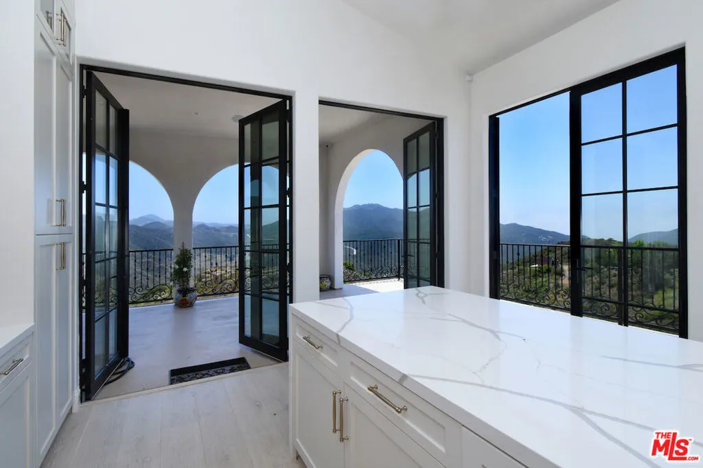 33182 Mulholland Highway, Malibu, California 90265 home-pic-35