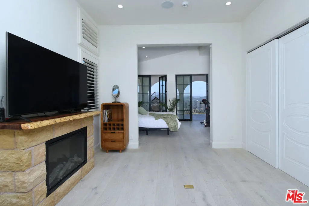 33182 Mulholland Highway, Malibu, California 90265 home-pic-44