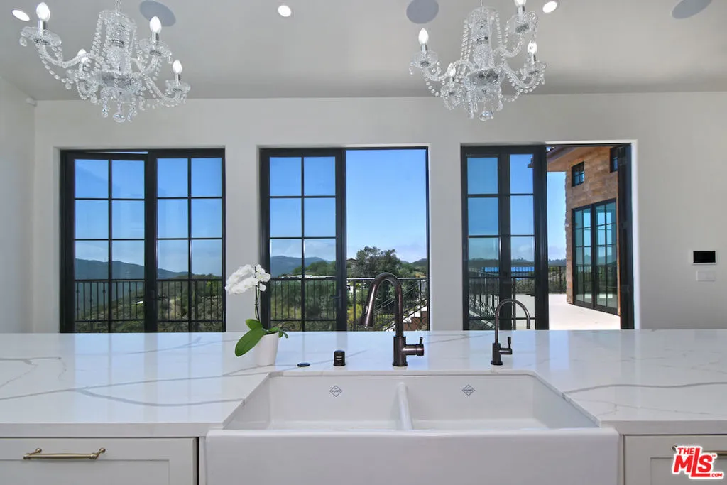 33182 Mulholland Highway, Malibu, California 90265 home-pic-34