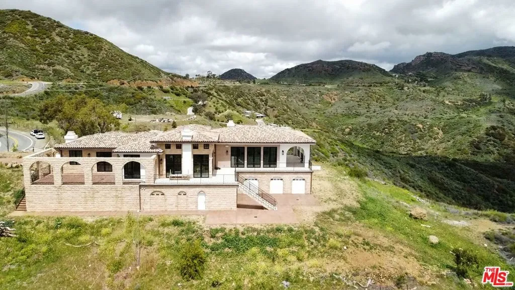33182 Mulholland Highway, Malibu, California 90265 home-pic-1